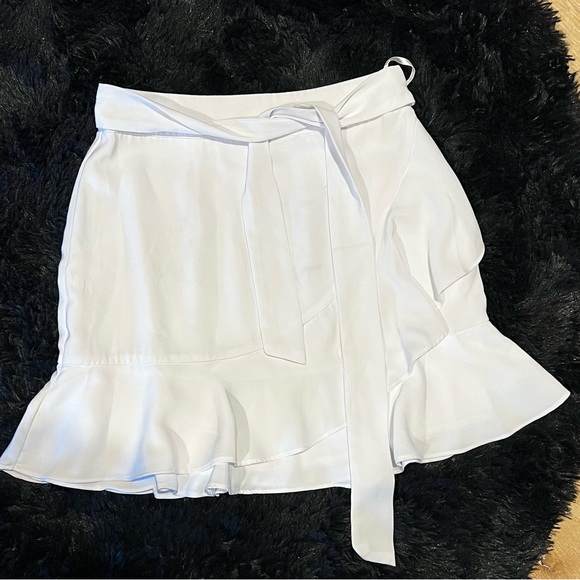 White wrap mini skirt - Picture 2 of 4